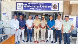 आरोपीला पकडणारी दक्षिण महाळुंगे एमआयडीसी पोलिसांचे पथक 